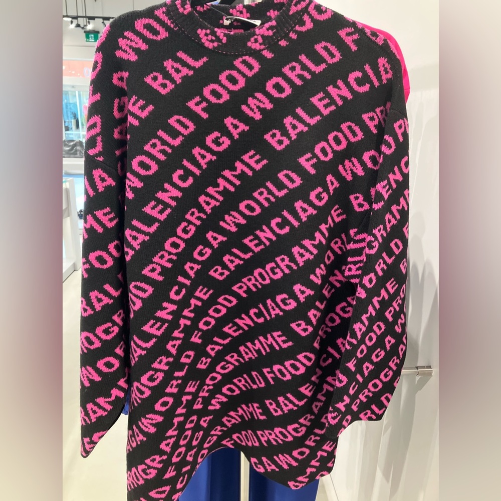 Authentic Balenciaga x World Food Programme Size Medium